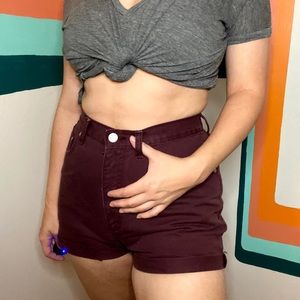 SUPER HIGH WAISTED ARIZONA RUST RED DEMIN SHORTS.